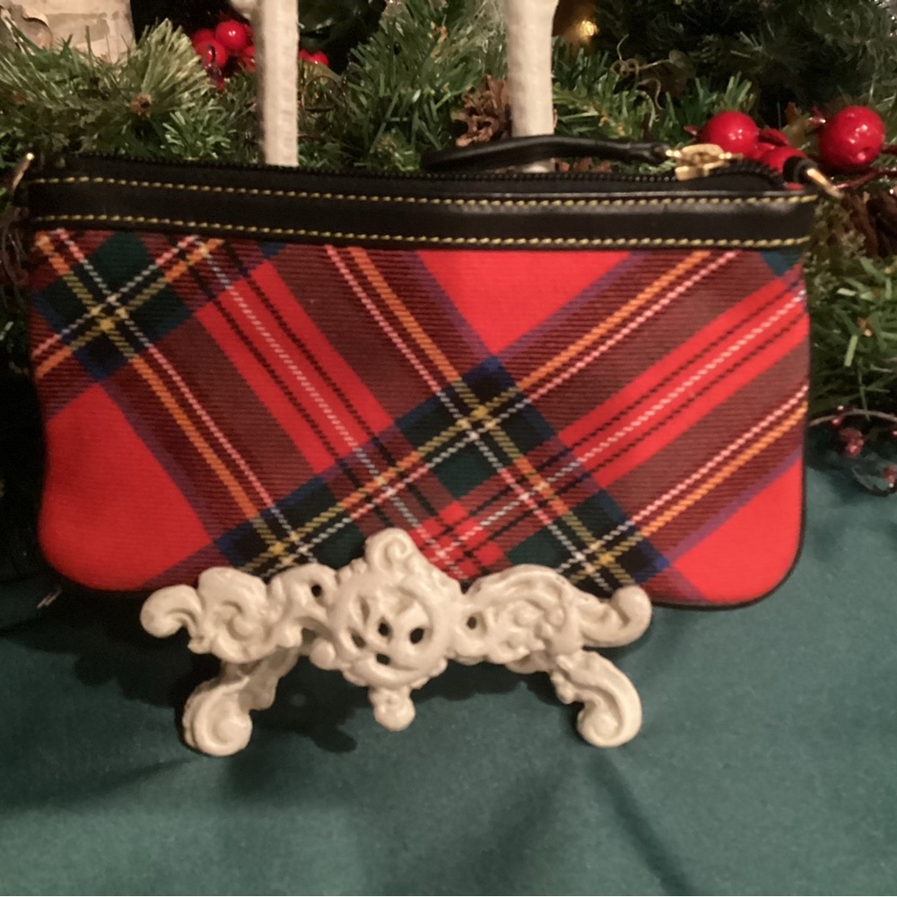 Women’s small Dooney $ Bourke NEW clutch phone case